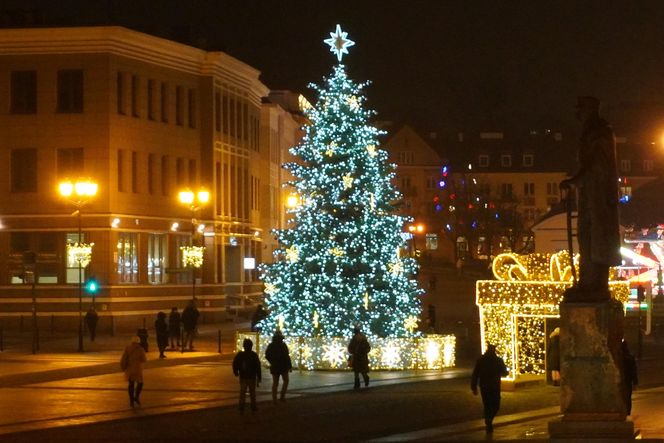 Świąteczna choinka na Rynku Kościuszki w Białymstoku