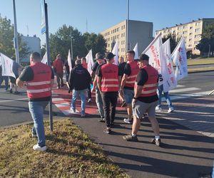 Protest górników w Jastrzębiu-Zdroju. Blokują kluczowe rondo i główne drogi