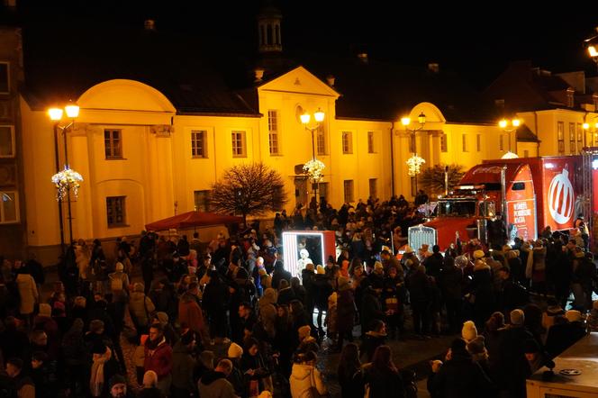 Ciężarówka Coca-cola w Białymstoku! Świąteczna atrakcja przyciągnęła tłumy mieszkańców na Rynek Kościuszki