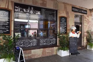 Pizzeria pod Arkadami w Toruniu. To miejsce zachwyciło Książula