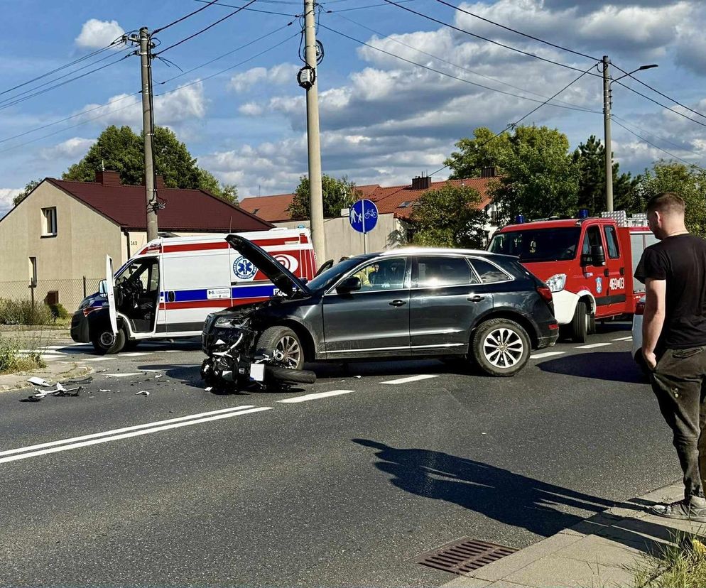 Wypadek w Andrespolu. Zderzenie auta z motocyklem, 22-latka trafiła pod opiekę ratowników