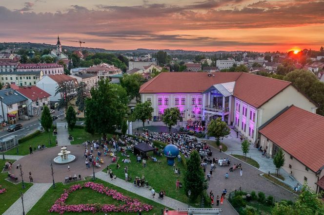 Populacja tego małopolskiego miasta wzrosła o połowę. Leży kilkanaście kilometrów od Krakowa 