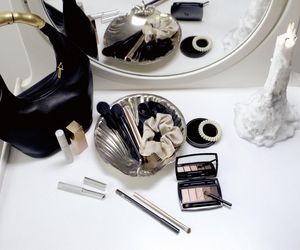 Najnowszy Insider's Edit od Zalando prezentuje viralowe looki it-girl stworzone przez wizjonerkę makijażu Isamayę Ffrench