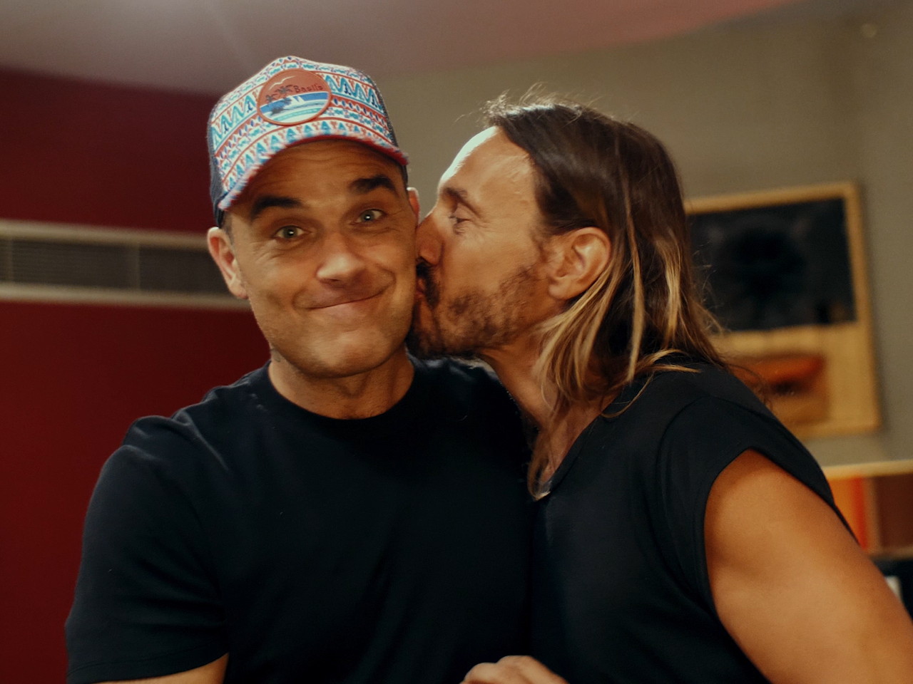 Nowości Muzyczne 2019: Robbie Williams i Bob Sinclar razem w Electrico Romantico!