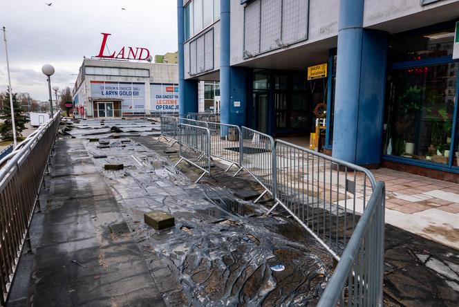 Centrum handlowe Land przy metrze Służew w Warszawie