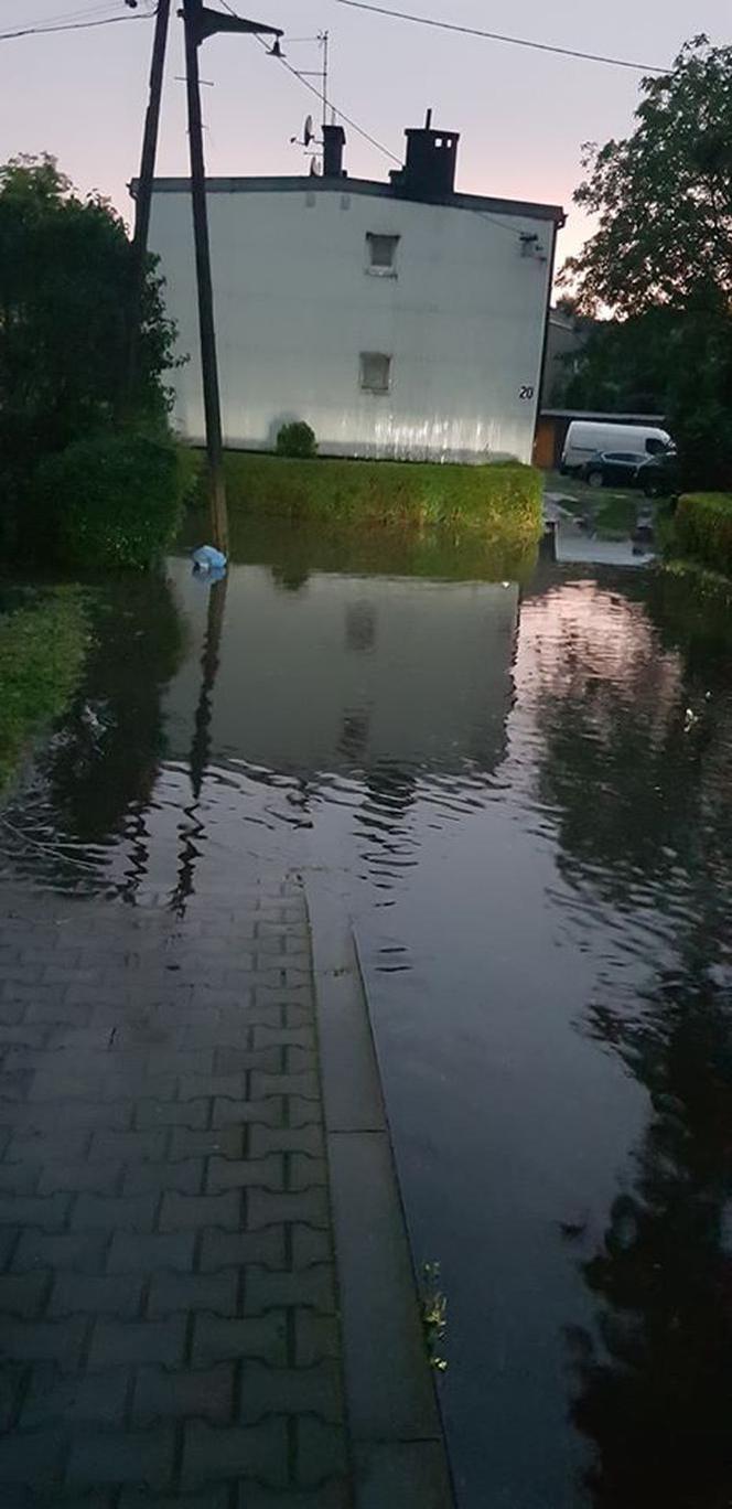 Krajobraz po burzach i ulewach na Śląsku i w Zagłębiu. Zalało ulice Czeladzi, Bytomia, Rudy Śląskiej [ZDJĘCIA,WIDEO]