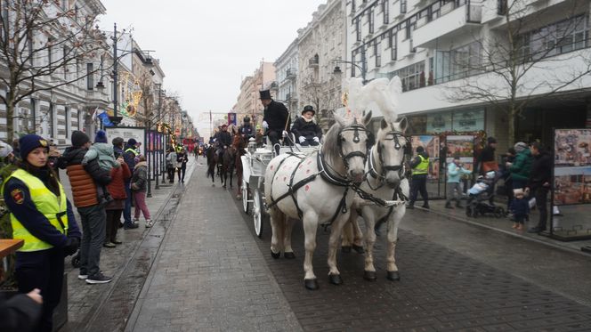 Wielka Szarża w centrum Łodzi. Oddziały konne przeszły przez Piotrkowską