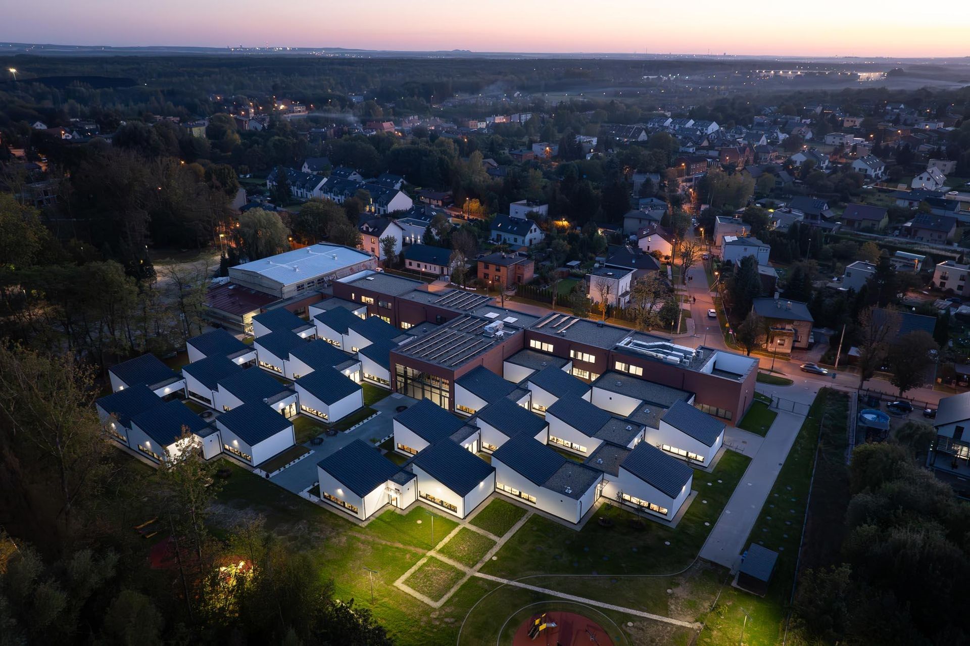 Szkoła w Rudzie Śląskiej, TKHolding