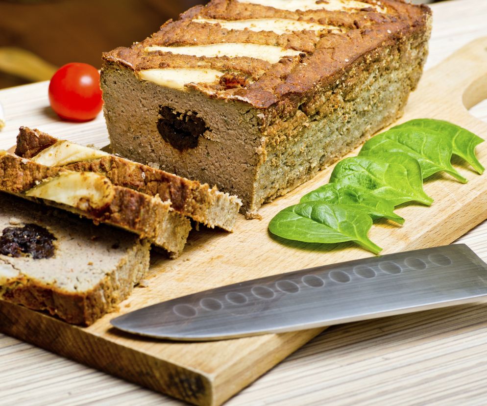 Pasztet świąteczny z suszonymi śliwkami: sprawdzony przepis