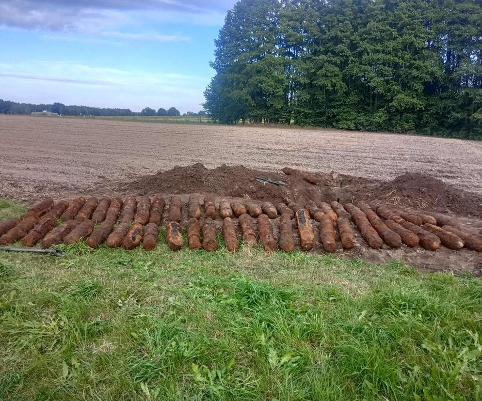 Rolnik odkrył śmiercionośny sekret! Ponad 50 pocisków z II wojny światowej w polu