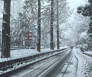 Zima nie odpuszcza. Niebezpieczna pogoda dominuje w Polsce