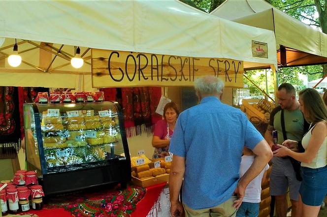 Długi weekend na Jasnych Błoniach. Jarmark Szczeciński przyciąga tłumy