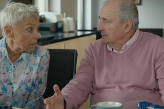 Barwy szczęścia, odcinek 3199: Krystyna (Hanna Bieluszko), Krzysztof Jaworski (Jacek Kałucki) 