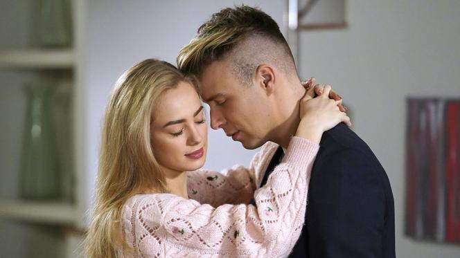 Barwy szczęścia odc.2447. Oliwka (Wiktoria Gąsiewska), Patryk (Konrad Skolimowski)