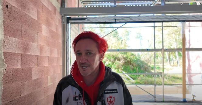 Michał Wiśniewski na budowie swojego domu