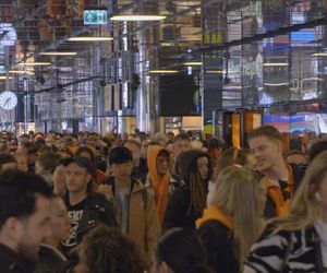Kadry z serialu „Stacja Amsterdam”