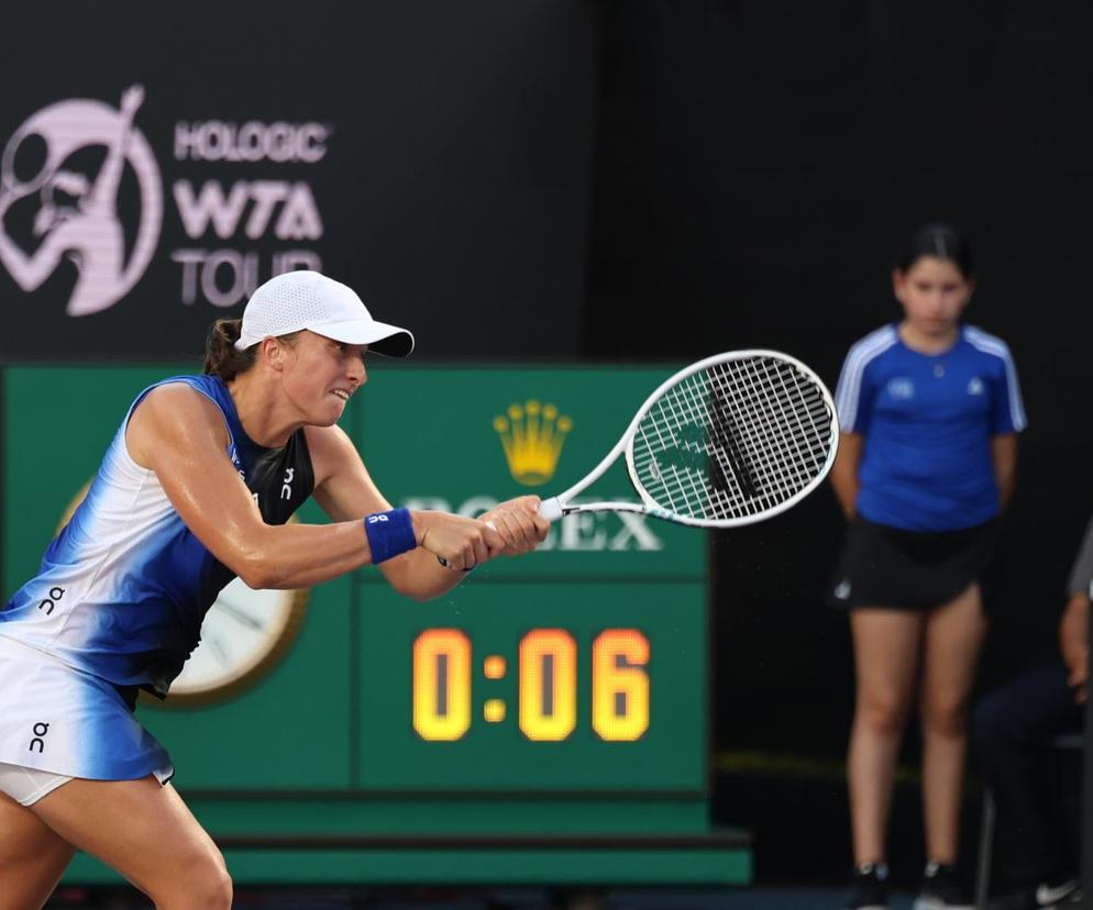 WTA Finals w Cancun. Iga Świątek pokonała Marketę Vondrousovą w pierwszym meczu grupowym. Tylko pierwszy set był wyrównany