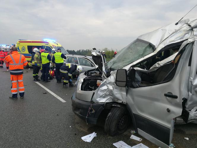 Wypadek na A1 w Gorzuchowie, wszystkie osoby zostały przewiezione do szpitala