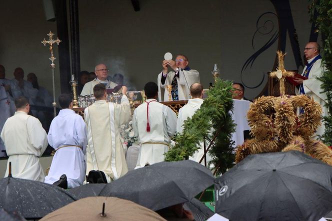 Odpust w Gietrzwałdzie. Do słynącej z Objawień Maryjnych miejscowości przyjechały tłumy