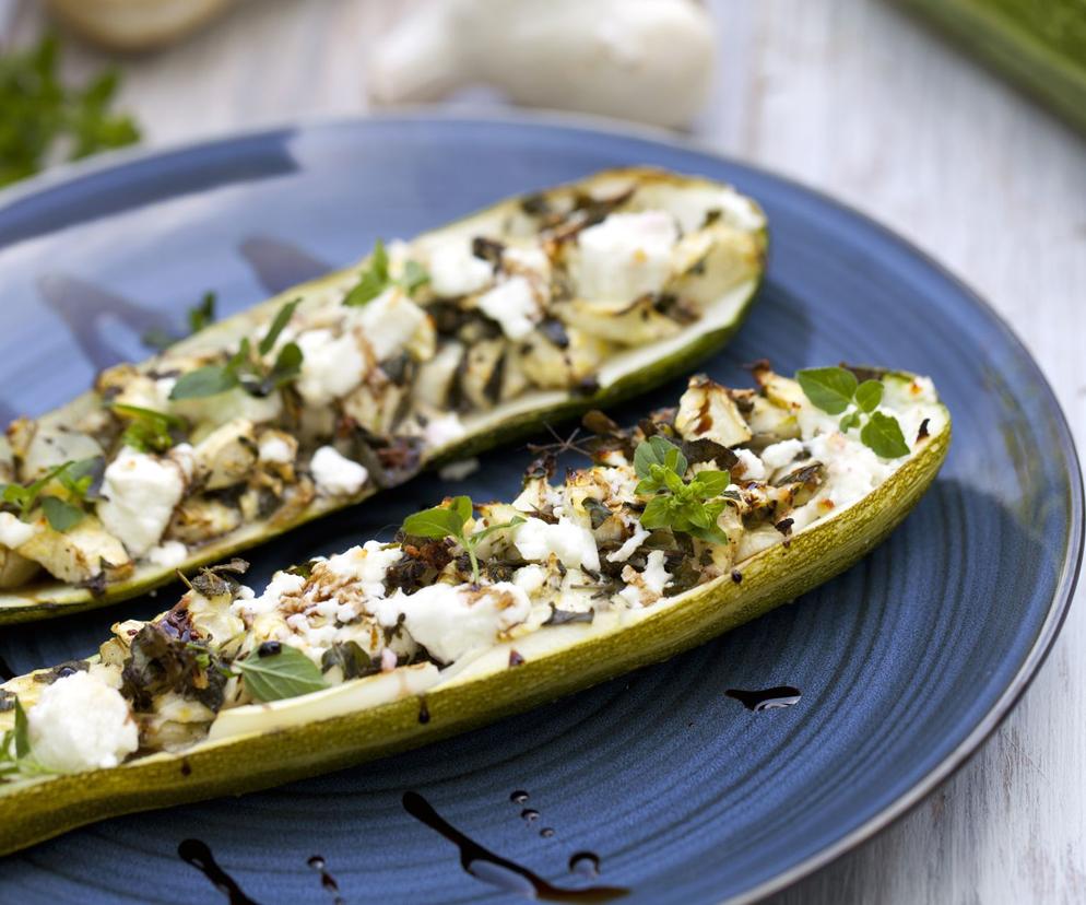 Cukinia nadziewana twarogiem  pesto