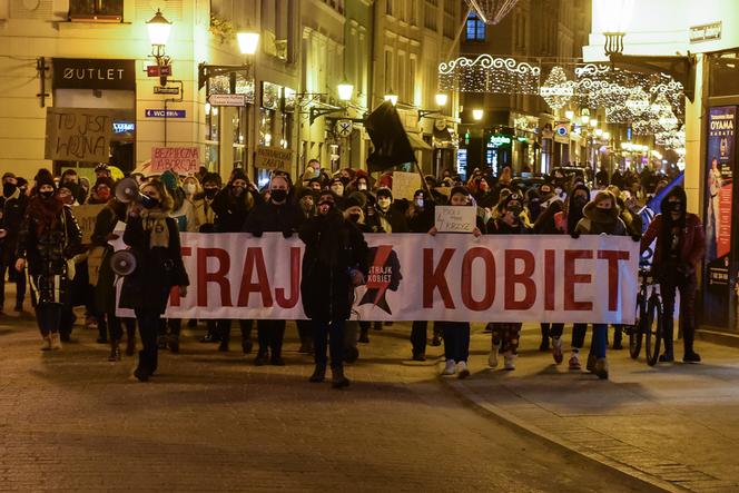 Strajk kobiet w Toruniu - 27-28.01.2021 - zdjęcia z protestów