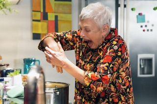 Barwy szczęścia, odcinek 3211. Krystyna (Hanna Bieluszko)