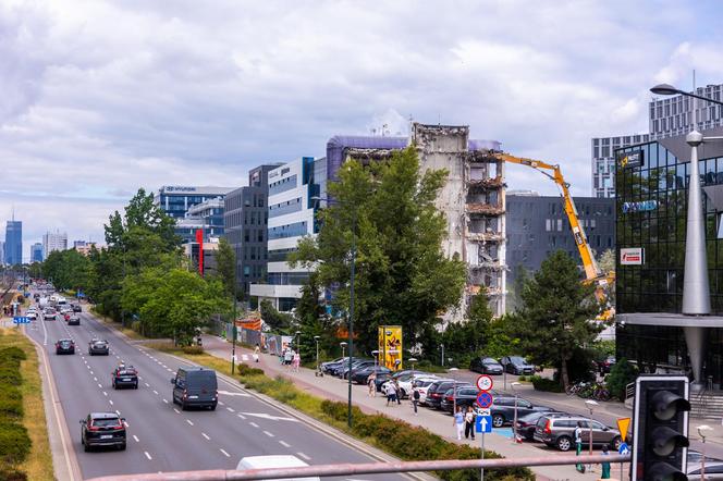 Trwa rozbiórka Curtis Plaza - zdjęcia. To objaw szerszego zjawiska. Warto wiedzieć, jakiego