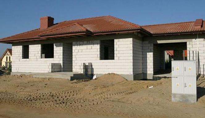 Czy projekt budowlany może wykonać tylko projektant z uprawnieniami budowlanymi?