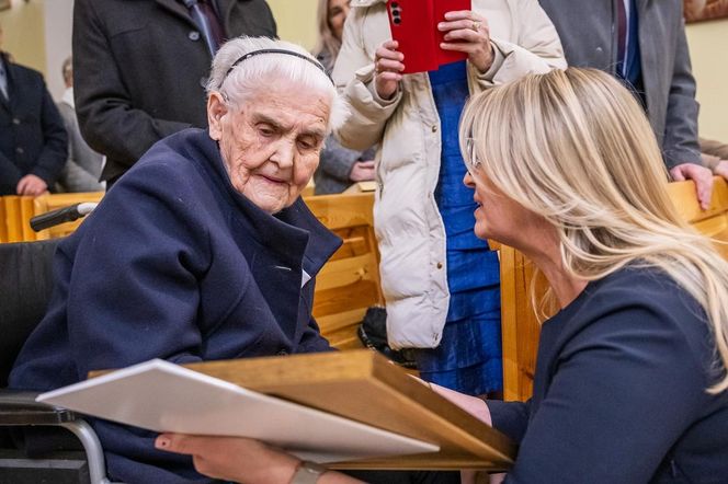 Pani Zofia świętowała 105. urodziny! Życie seniorki to gotowy scenariusz na film