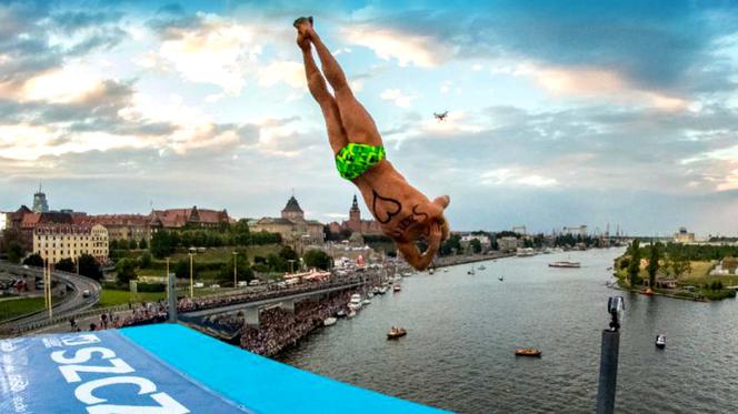Spektakularne skoki do wody już w najbliższy weekend w Szczecinie! Warto wybrać się nad Odrę nie tylko dla fajerwerków