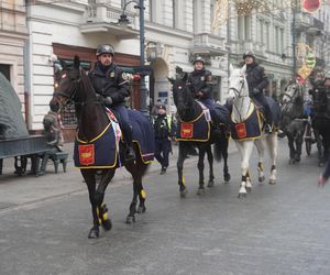 Wielka Szarża w centrum Łodzi. Oddziały konne przeszły przez Piotrkowską