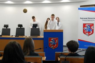 Młodzież z siedleckiej Szóstki debatowała w magistracie z przedstawicielami innych siedleckich szkół