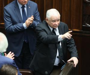 Kaczyński tłumaczy niepowodzenia rządu. “Polska jest zalewana kłamstwem”