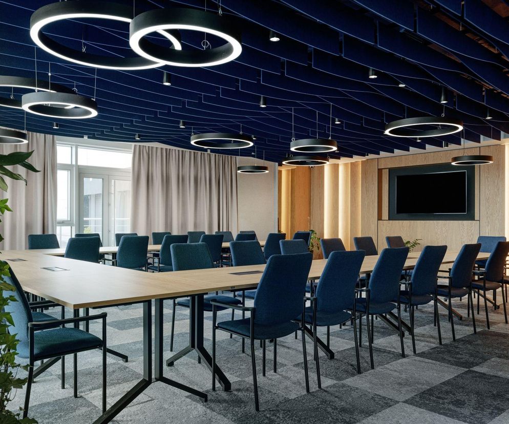 Harmonia w miejscu pracy. Zobacz nowy projekt biura autorstwa SAAN Architekci