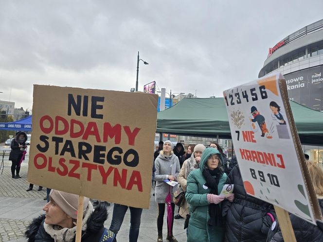 Protest mieszkańców gminy Purda pod olsztyńskim ratuszem