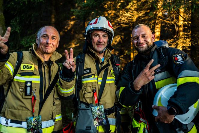 998 strażaków weszło na Śnieżkę. Na szczyt Karkonoszy poszli z ważnym przesłaniem