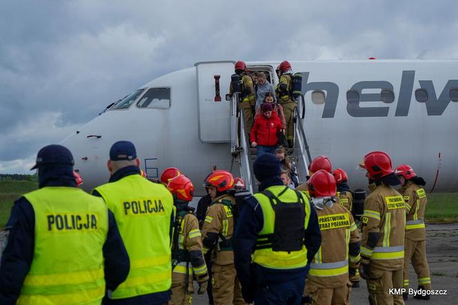 Ćwiczenia służb na lotnisku w Bydgoszczy