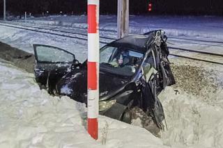 Koszmarny wypadek na przejeździe pod Przysuchą. 25-latka i jej matka nie żyją. Policja szuka świadków! [ZDJĘCIA]