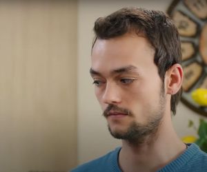 Alper zaczyna manipulować rodziną Kuzeya, by zostać w ich domu na stałe. Sili się to nie spodoba.