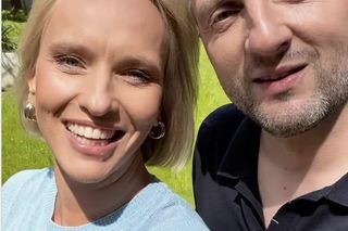 M jak miłość. Dorota (Iwona Rejzner), Bartek (Arkadiusz Smoleński) na planie