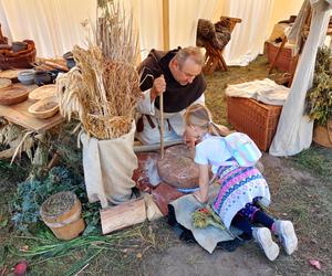 Odbywający się w Mrozach Festyn Archeologiczny to wydarzenie, które z roku na rok przyciąga coraz więcej umieszkańców regionu i turystów