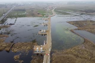 Obwodnica Sztabina biegnie po rozlewiskach Biebrzy