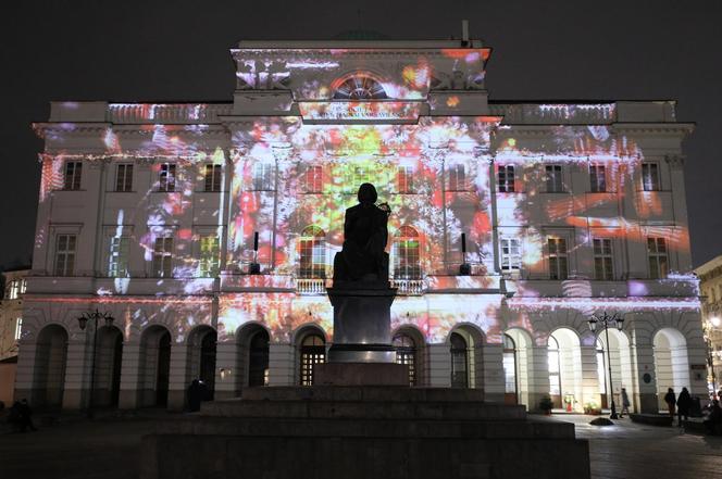 Mapping na fasadzie Pałacu Staszica - siedziby Polskiej Akademii Nauk w Warszawie