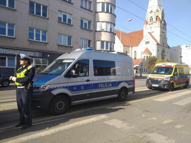 Nagłe zatrzymanie tramwajów przy Piotrkowskiej. Interweniowali ratownicy medyczni