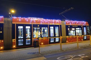 Po Bydgoszczy jeździ wyjątkowy tramwaj. Czuć w nim świąteczną atmosferę 