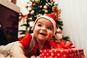 Prezenty pod choinkę dla niemowlaka: nasze podpowiedzi, które ułatwią ci zakupy świąteczne