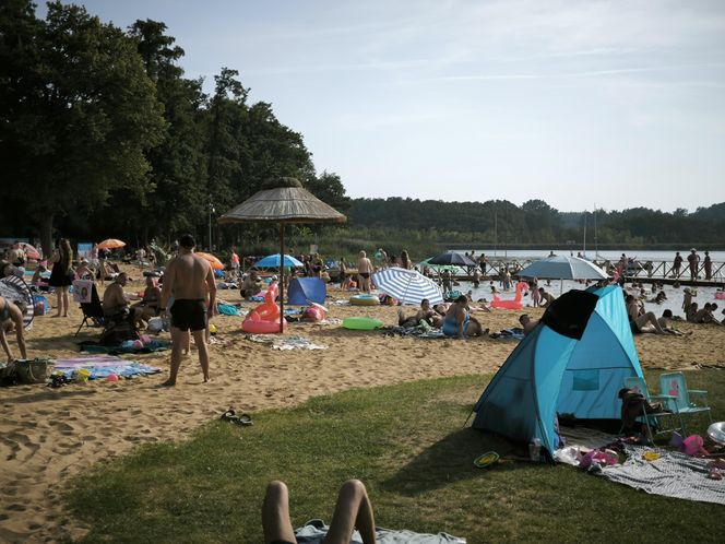 Długi sierpniowy weekend na plaży w Osiecznej