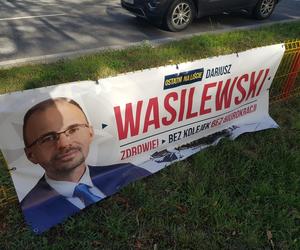 Plakaty wyborcze zalały cały Białystok. Wiszą już na każdym słupie. Sprawdźcie te najciekawsze [ZDJĘCIA]