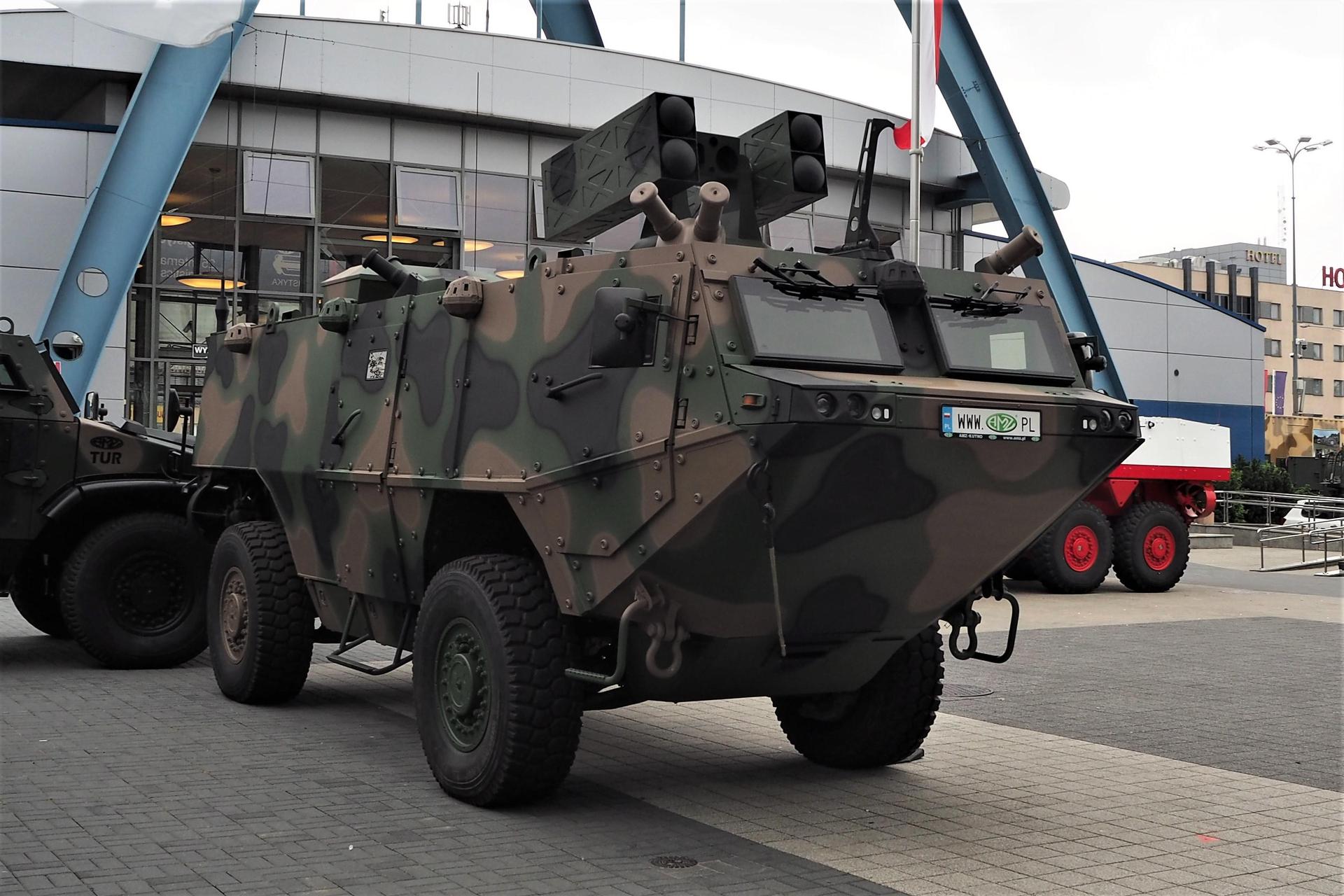 Bób-3z wyrzutnią pocisków przeciwpancernych podczas MSPO 2018