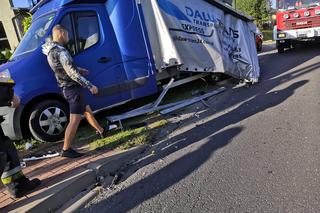 Wypadek we Wrzosowej. Kierowca w ciężkim stanie
